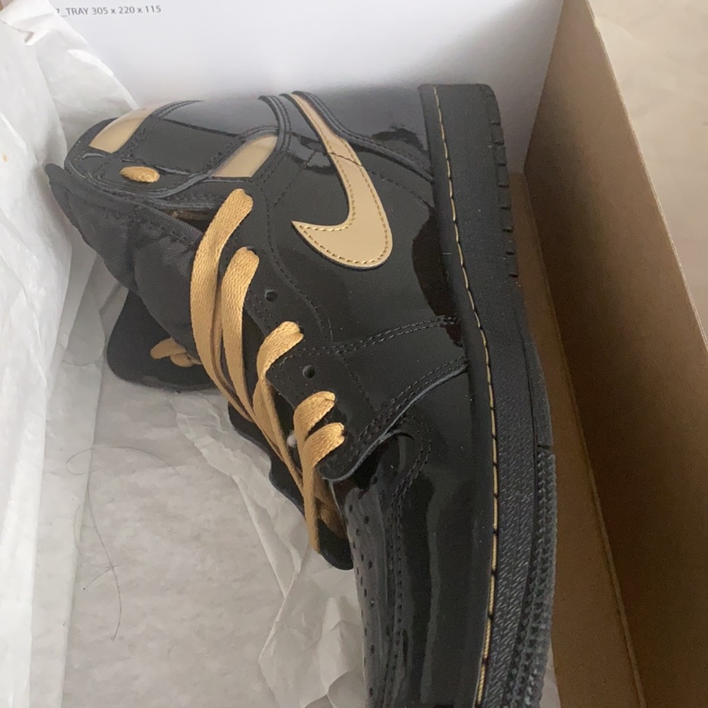 Nike Air Jordan 1 retro sneakers.(Limited Edition).